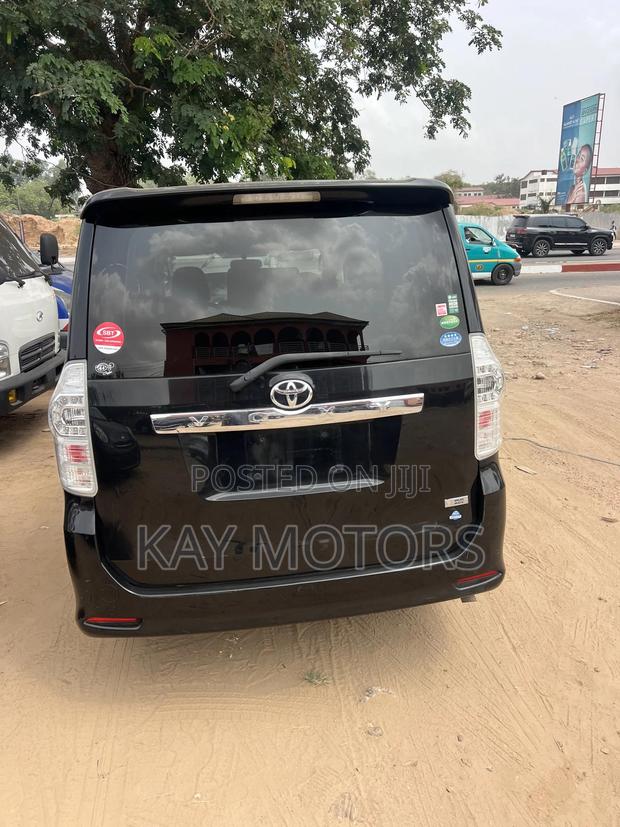 Toyota Voxy 2013 Black