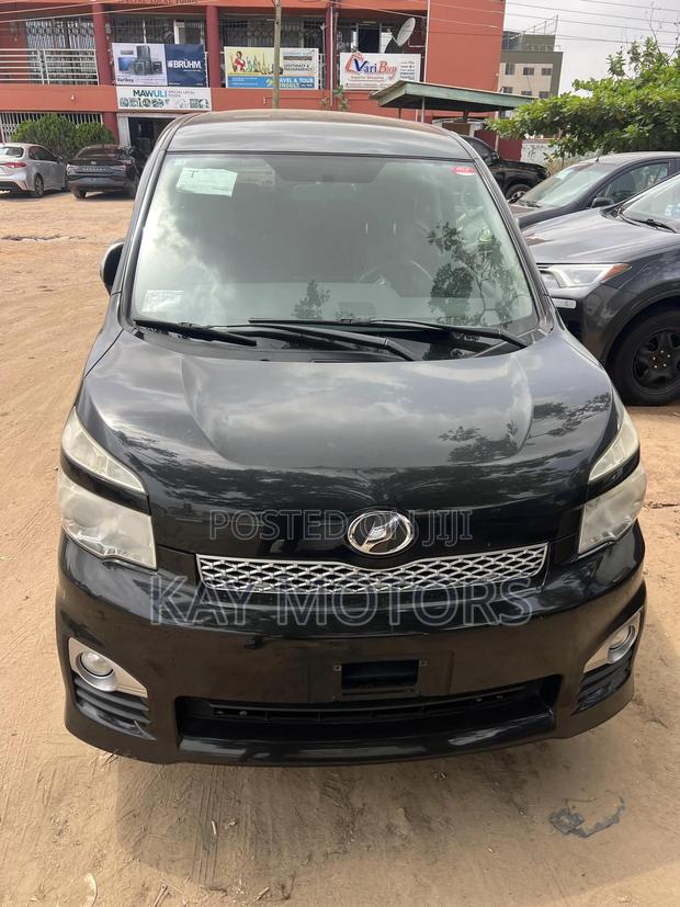 Toyota Voxy 2013 Black