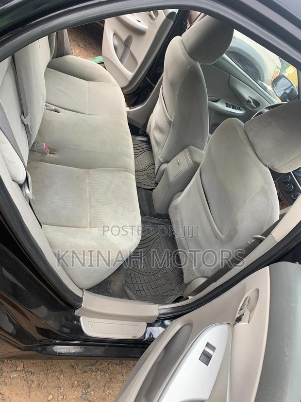 Toyota Corolla 2010 Black photo 3