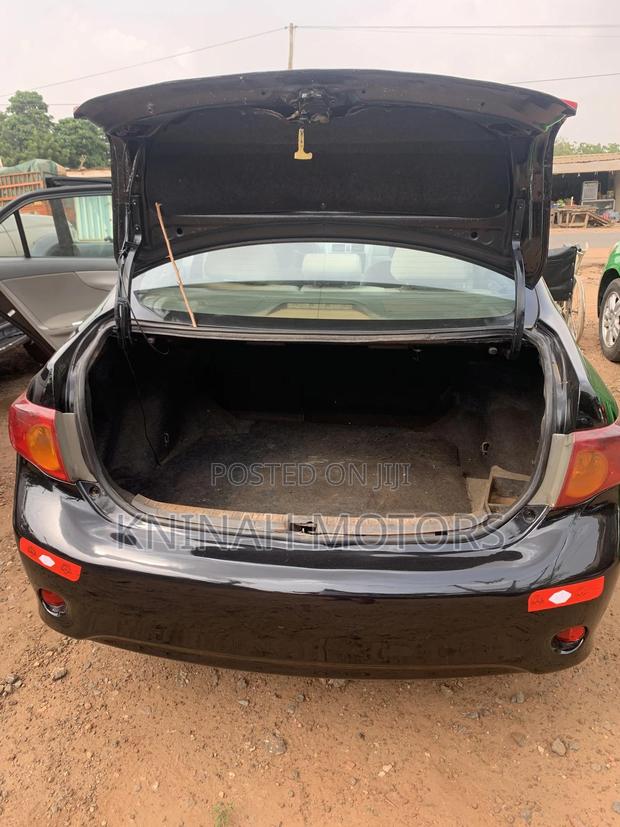 Toyota Corolla 2010 Black photo 6