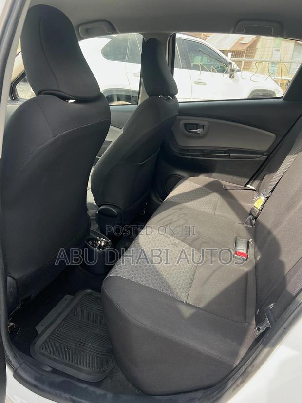Toyota Yaris 2016 White photo 6