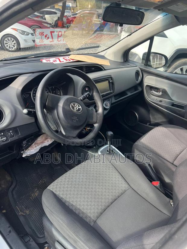 Toyota Yaris 2016 White photo 3