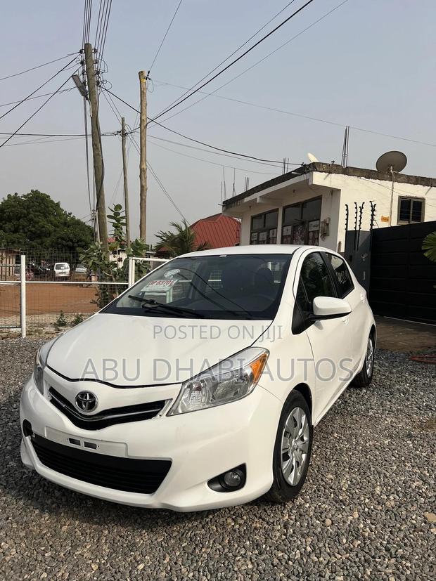 Toyota Yaris 2016 White photo 2