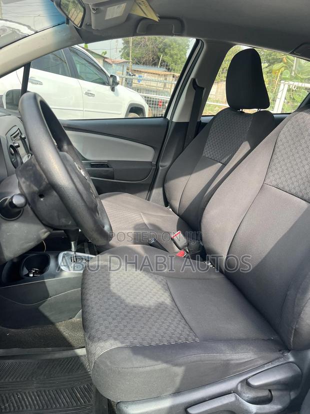 Toyota Yaris 2016 White photo 5