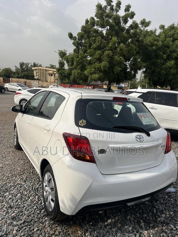 Toyota Yaris 2016 White photo 7