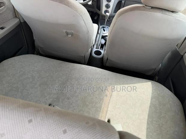 Toyota Vitz 1.3 FWD 5dr 2010 Gold