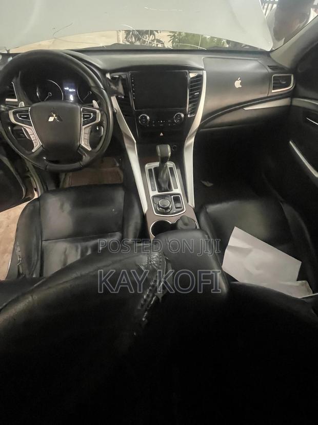 Mitsubishi Pajero Sport 2017 Silver