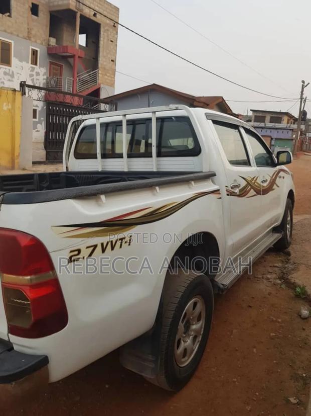 Toyota Hilux 2.7 VVT-i 4X4 SRX 2009 White photo 2