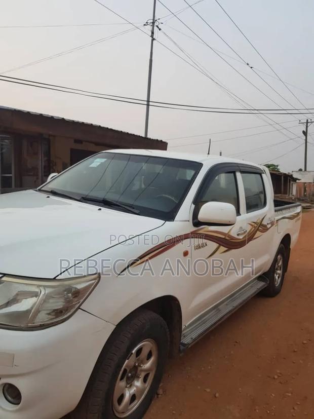 Toyota Hilux 2.7 VVT-i 4X4 SRX 2009 White photo 3