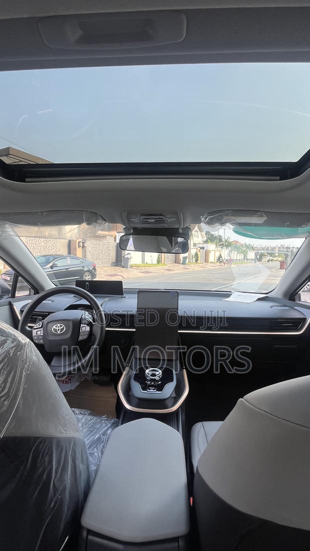 New Toyota bZ3 2025 Silver photo 6