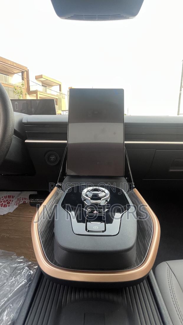 New Toyota bZ3 2025 Silver photo 8