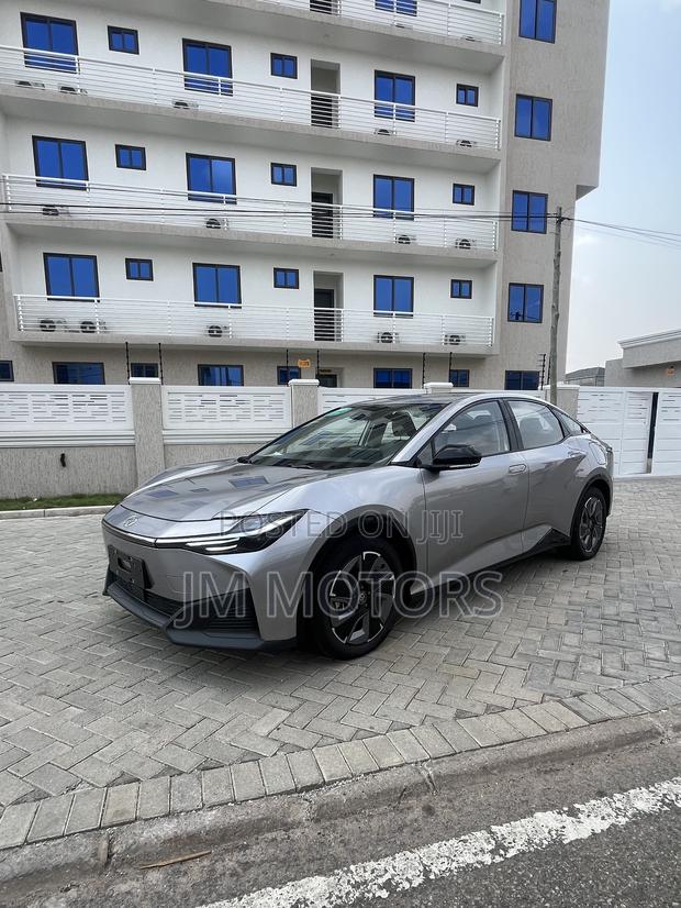 New Toyota bZ3 2025 Silver photo 2