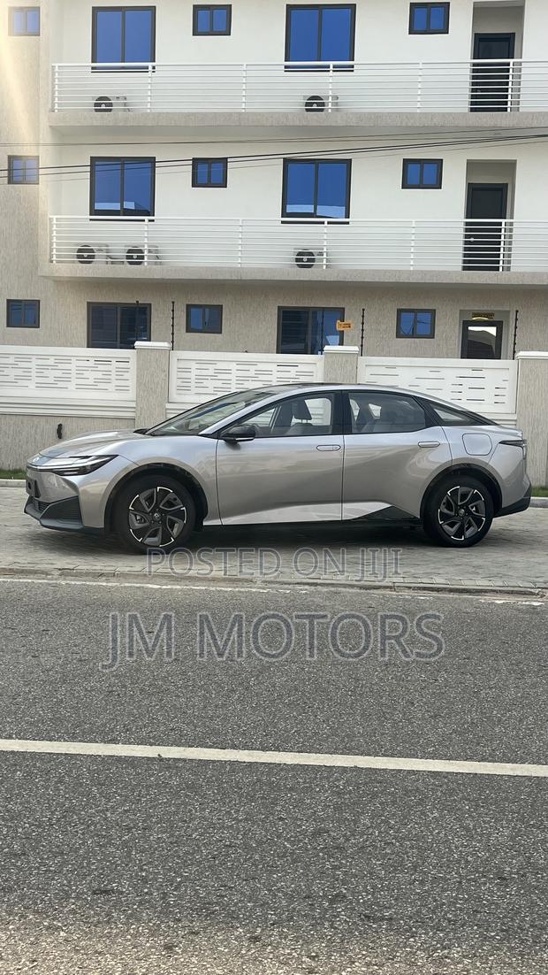 New Toyota bZ3 2025 Silver photo 3