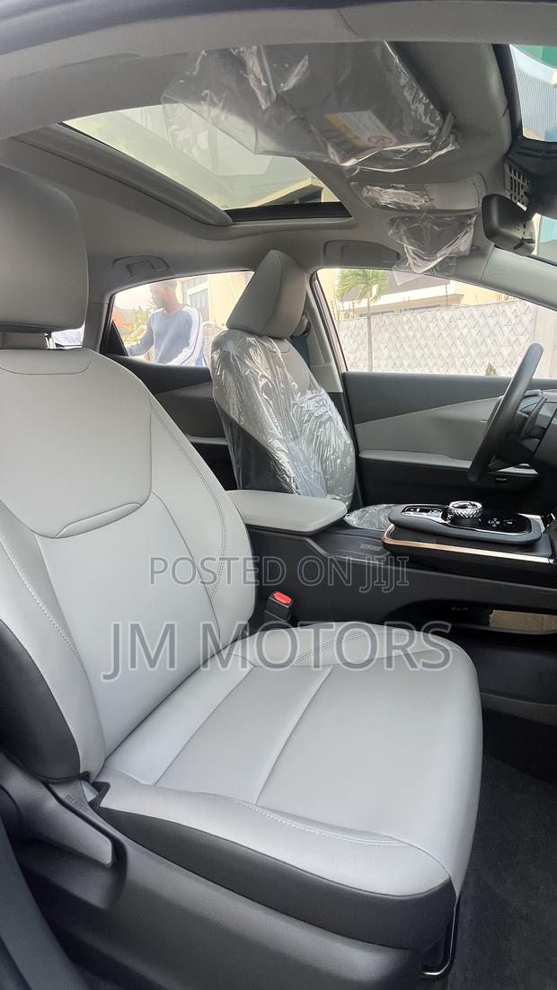 New Toyota bZ3 2025 Silver photo 10