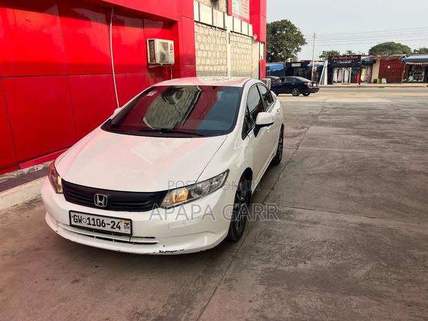 Honda Civic 2012 White photo 2