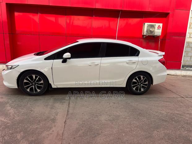 Honda Civic 2012 White photo 4