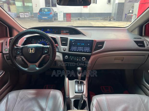 Honda Civic 2012 White photo 10