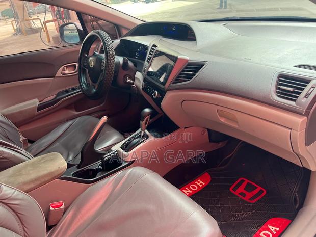 Honda Civic 2012 White photo 11