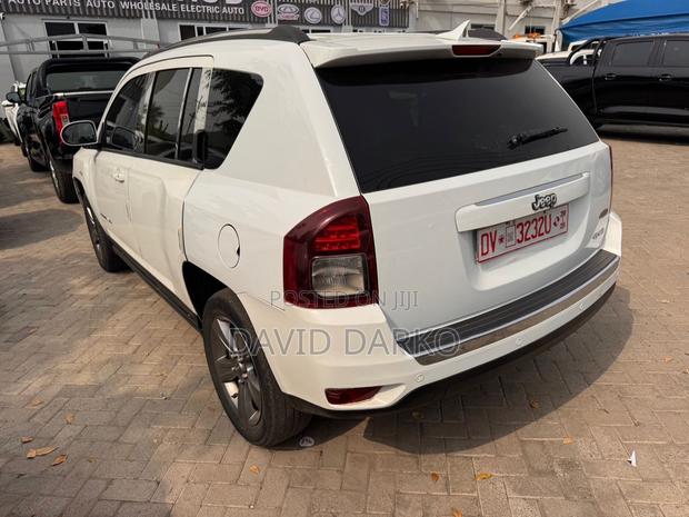 Jeep Compass 2016 White photo 6
