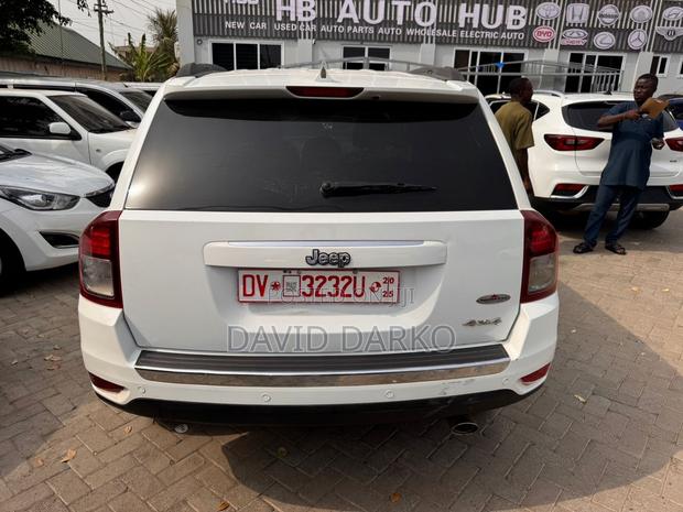 Jeep Compass 2016 White photo 7