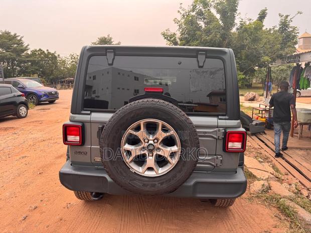Jeep Wrangler 2021 Gray photo 4