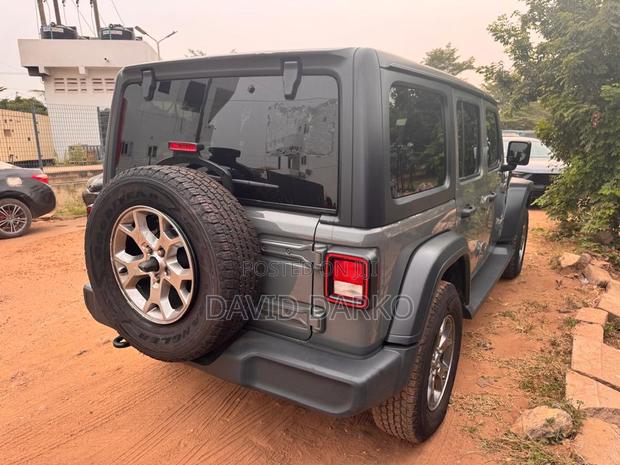 Jeep Wrangler 2021 Gray photo 2