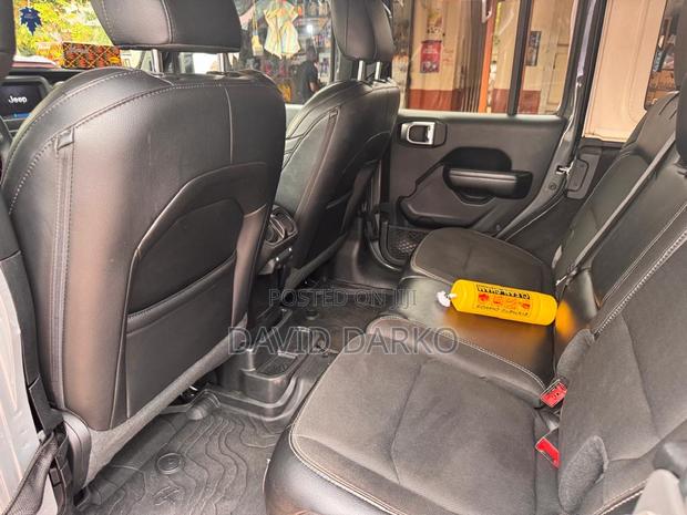 Jeep Wrangler 2021 Gray photo 9