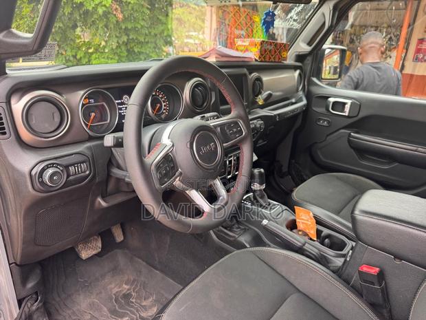 Jeep Wrangler 2021 Gray photo 8