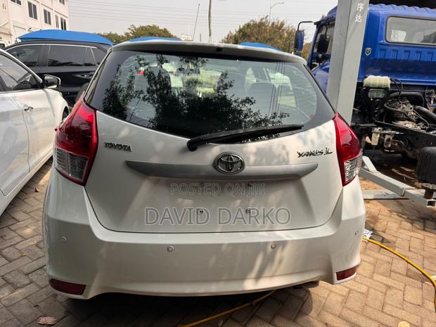 Toyota Yaris 2016 White photo 5