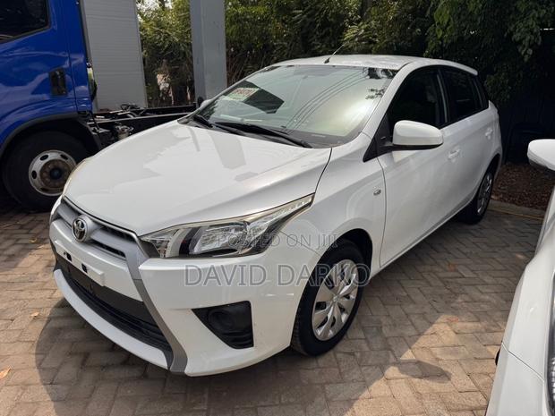 Toyota Yaris 2016 White photo 6