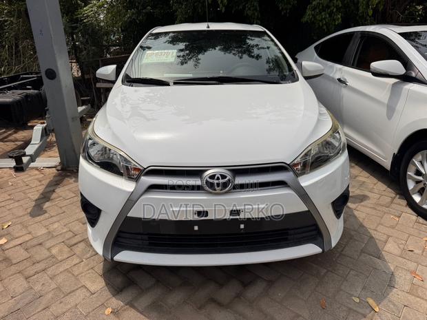 Toyota Yaris 2016 White photo 3