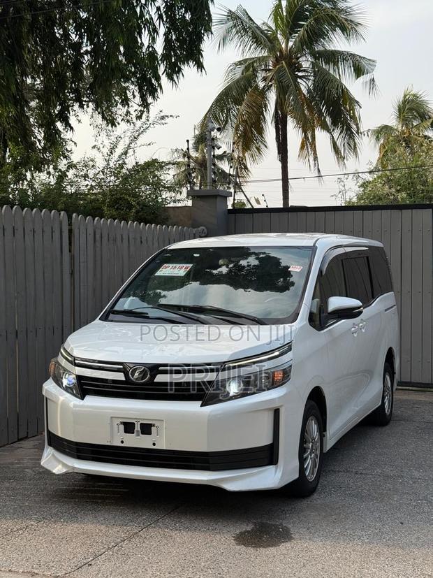Toyota Voxy 2016 White