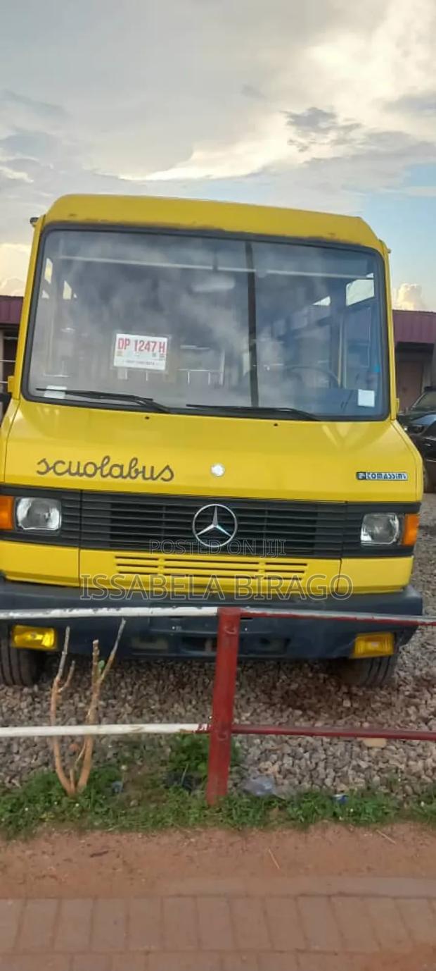 Mercedes-Benz T2 2009 Yellow