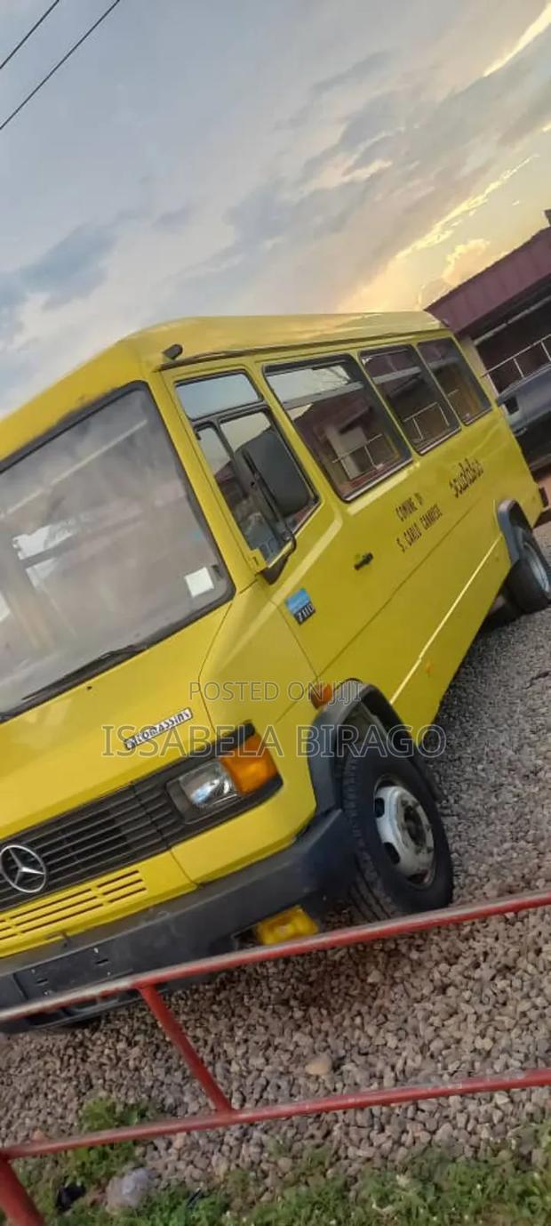 Mercedes-Benz T2 2009 Yellow