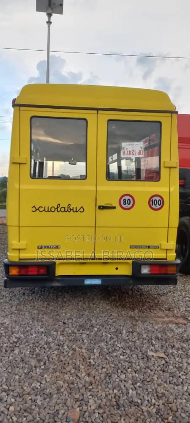 Mercedes-Benz T2 2009 Yellow