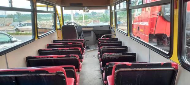 Mercedes-Benz T2 2009 Yellow