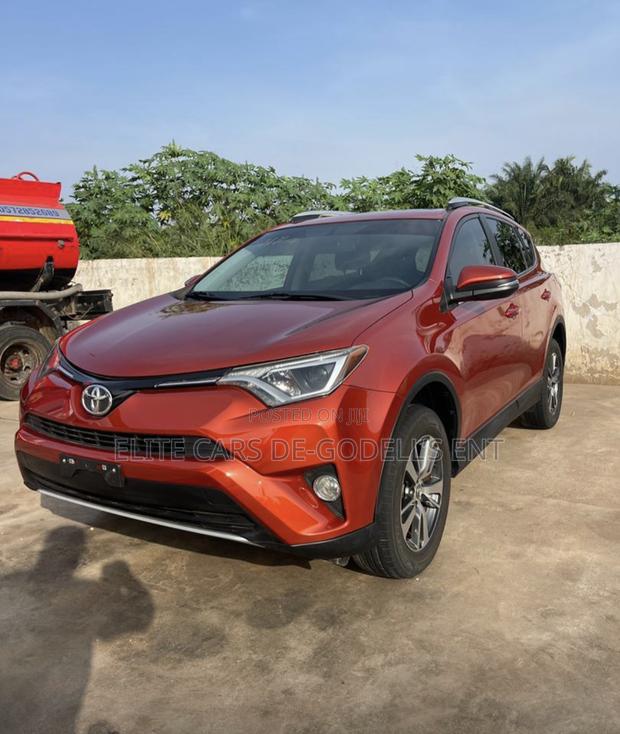 Toyota RAV4 XLE 4dr SUV (2.5L 4cyl 6A) 2018 Red photo 6