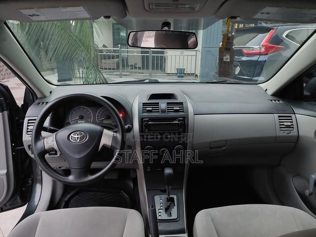 Toyota Corolla LE 4dr Sedan (1.8L 4cyl 4A) 2012 Gray photo 5
