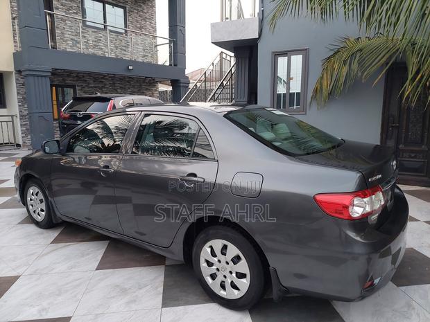 Toyota Corolla LE 4dr Sedan (1.8L 4cyl 4A) 2012 Gray photo 8