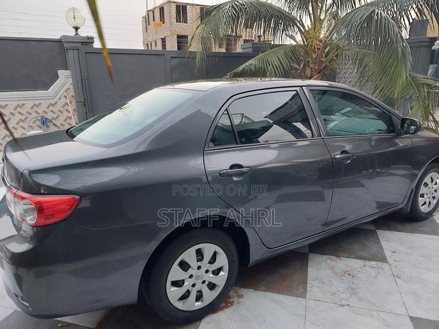 Toyota Corolla LE 4dr Sedan (1.8L 4cyl 4A) 2012 Gray photo 10