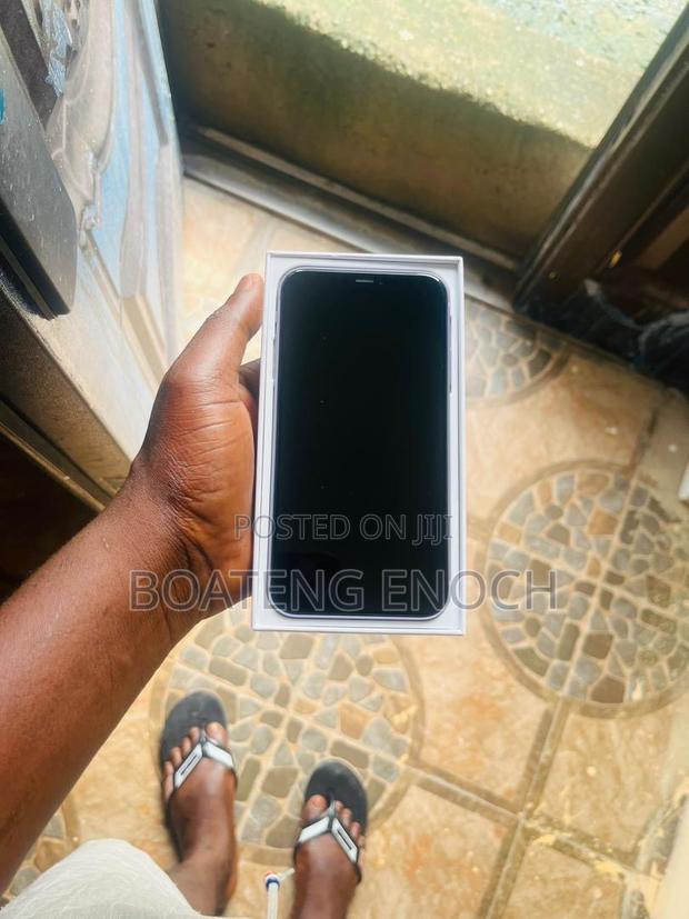Apple iPhone 11 64 GB Purple photo 3