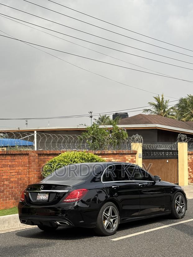 Mercedes-Benz C300 2016 Black photo 8