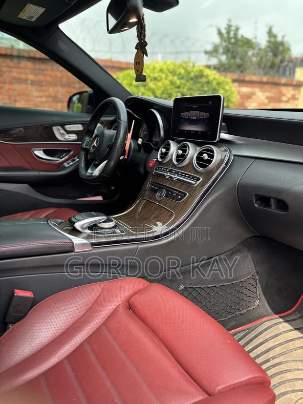 Mercedes-Benz C300 2016 Black photo 5