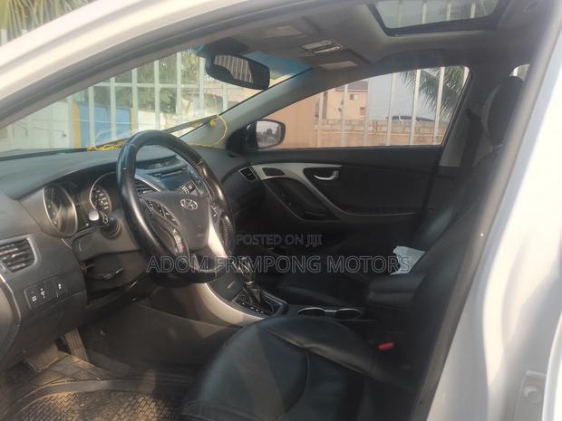 Hyundai Elantra 2014 White photo 3