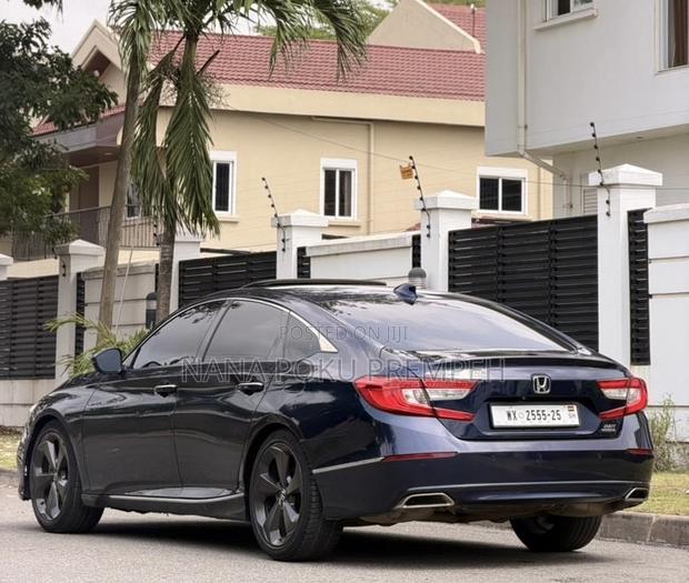 Honda Accord Touring 2.0T 2018 Blue photo 3