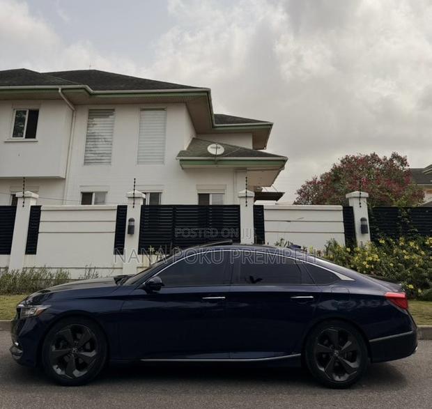 Honda Accord Touring 2.0T 2018 Blue photo 6