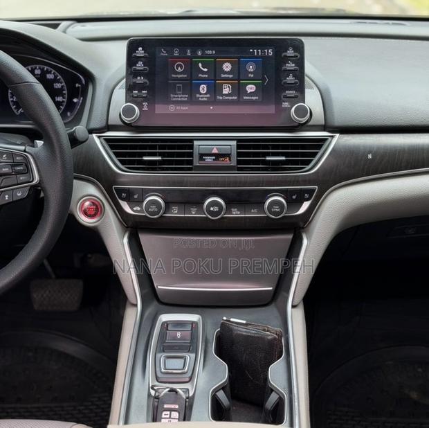 Honda Accord Touring 2.0T 2018 Blue photo 10