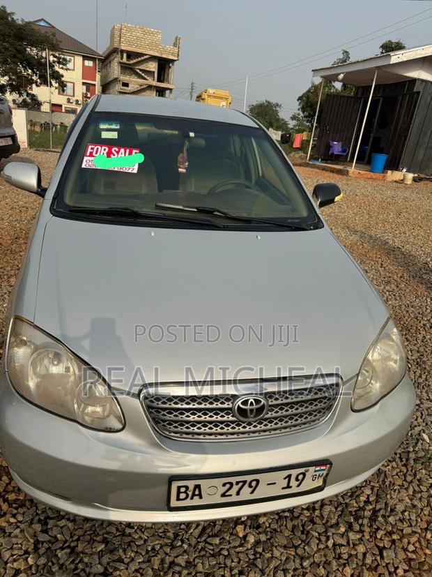 Toyota Corolla Base 4dr Sedan (1.8L 4cyl 5M) 2010 Silver