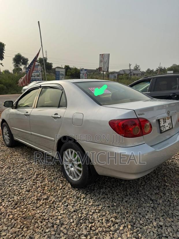 Toyota Corolla Base 4dr Sedan (1.8L 4cyl 5M) 2010 Silver