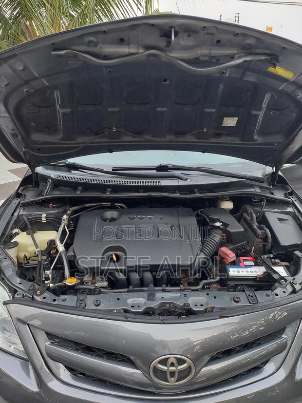Toyota Corolla LE 4dr Sedan (1.8L 4cyl 4A) 2012 Gray photo 6